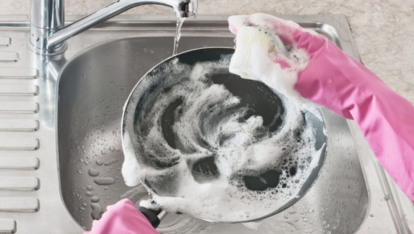 DICAS PARA DEIXAR AS PANELAS BRILHANDO